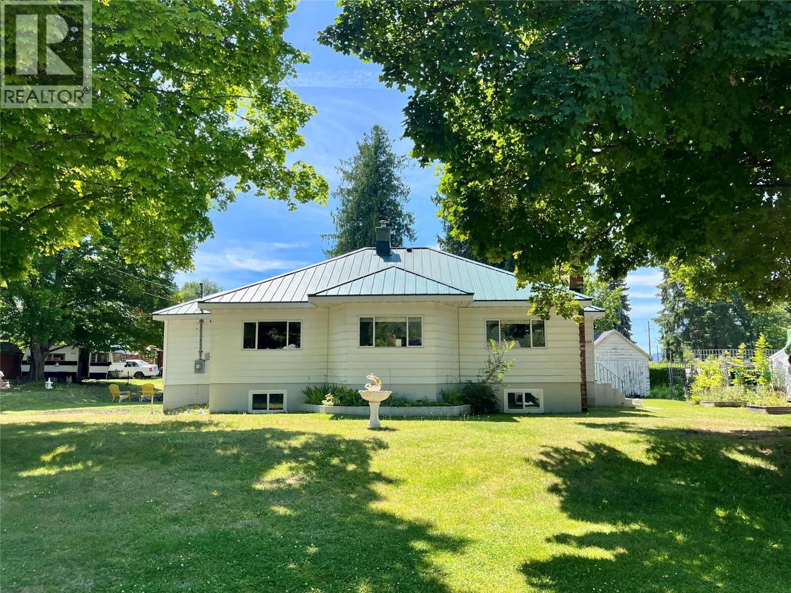 Property Photo: 409 9th Avenue BC V0G 1S0