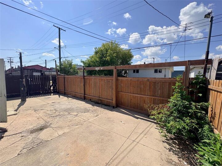 Property Photo:  964 Alexander Avenue  MB R3E 1K2 