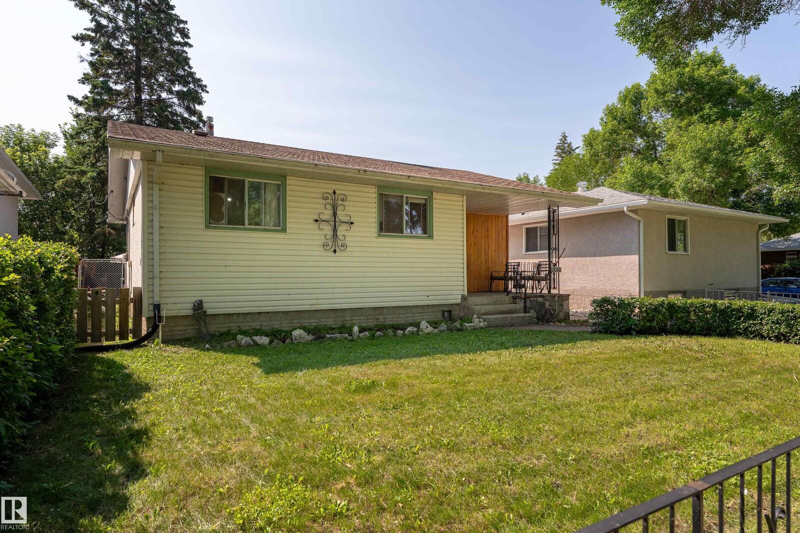 Property Photo:  10605 101 Avenue  AB T8L 2B3 