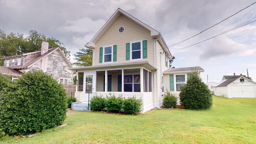 Property Photo: 23 Lee St VA 23480