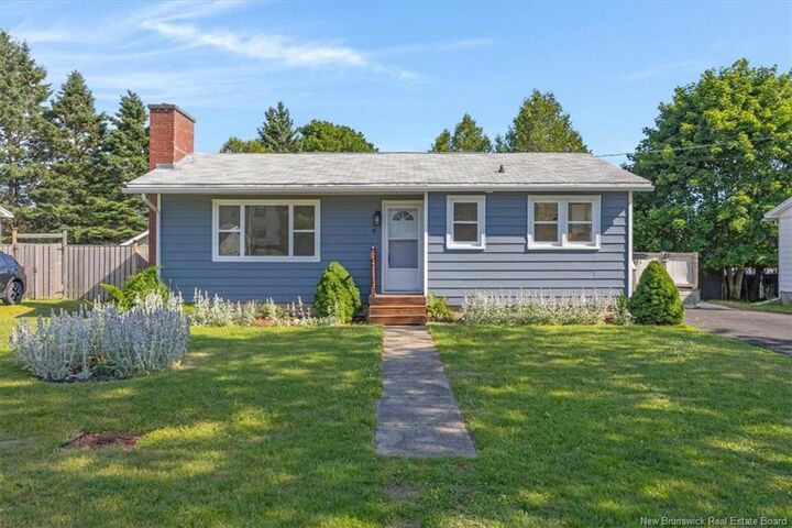 Property Photo: 9 Hayward Court NB E2K 2A4