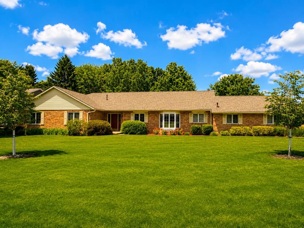 Property Photo:  1710 River Forest Drive  IA 50501 