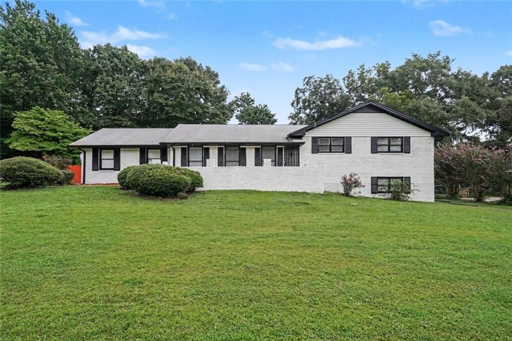 Property Photo: 8806 Twin Oaks Drive GA 30236