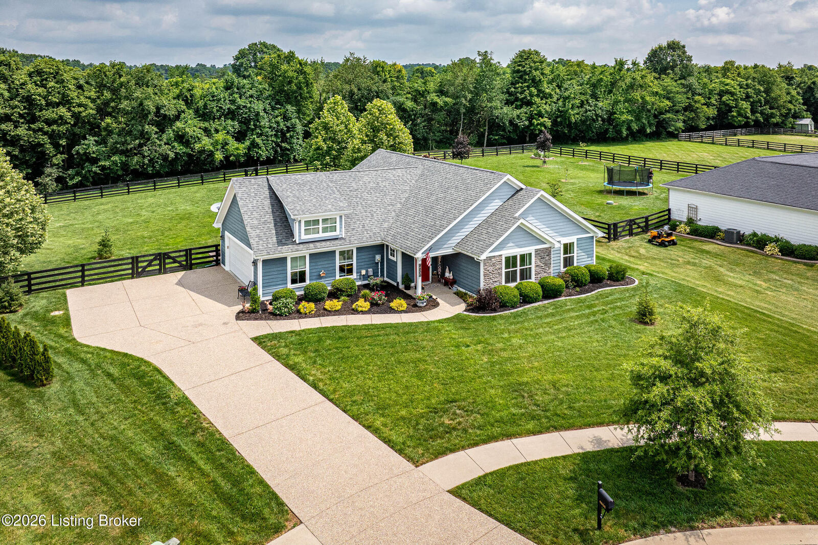 Property Photo: 4806 Deer Creek Pl KY 40068