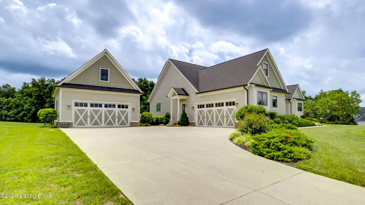Property Photo:  290 Lansdowne  KY 40245 