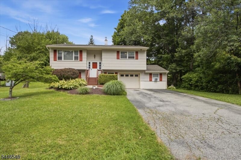 Property Photo:  43 Cedar Tree Dr  NJ 07422 