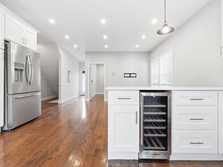 Property Photo:  155 Laidlaw Ave 101  NJ 07306 