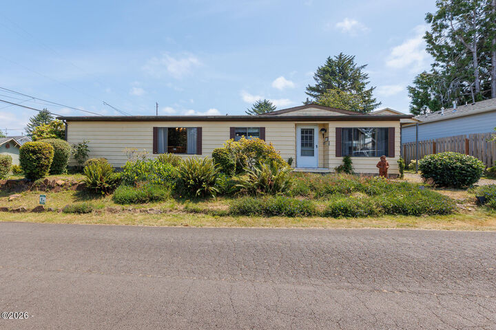 Property Photo:  312 SE Reef Avenue  OR 97367 