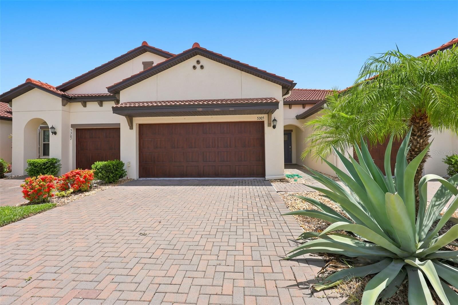 Property Photo:  5305 Stoic Vale Drive  FL 33598 