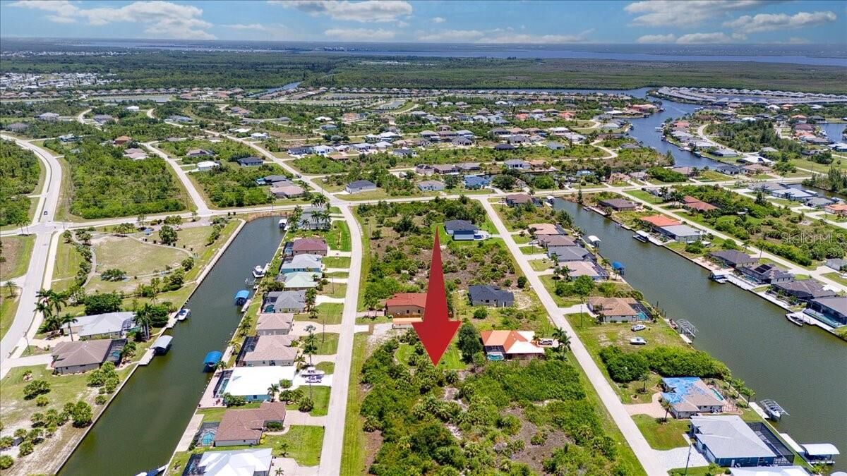 Property Photo: 8123 Tracy Circle FL 33981