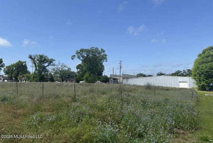Property Photo:  2301 24th Avenue  MS 39501 
