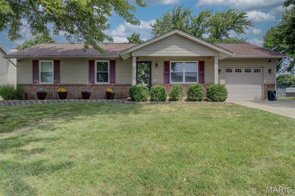 Property Photo:  4 Vanguard Drive  MO 63376 