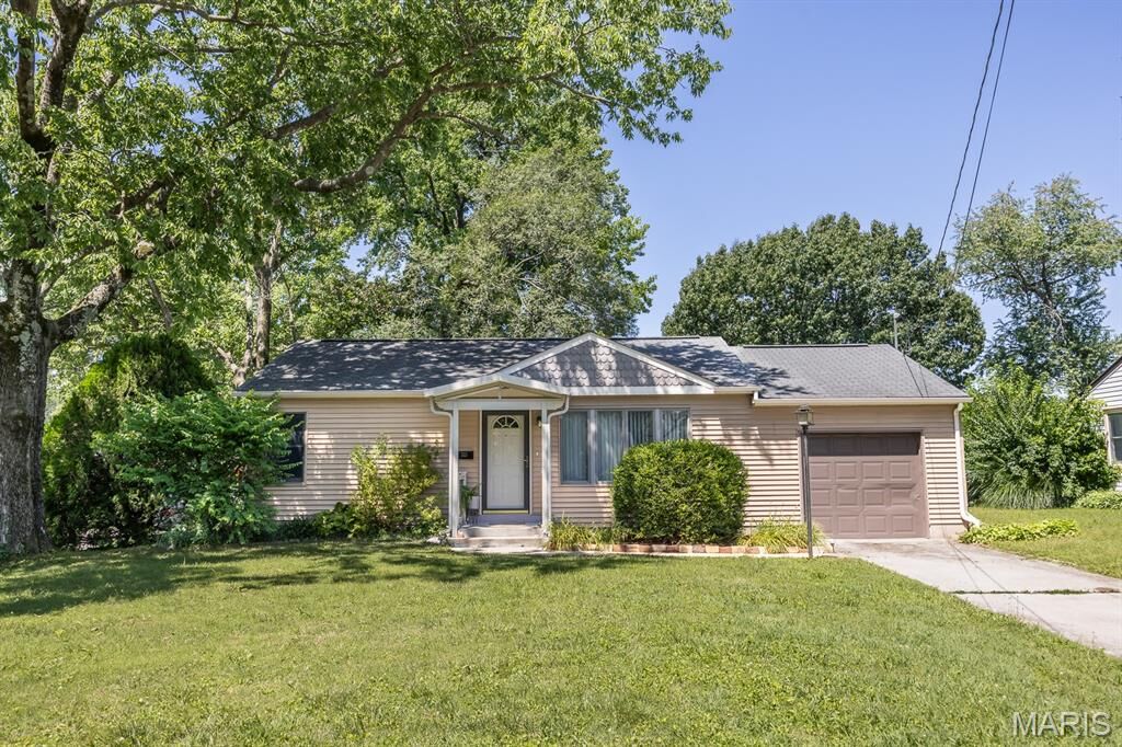 Property Photo: 1217 N 17th Street IL 62226