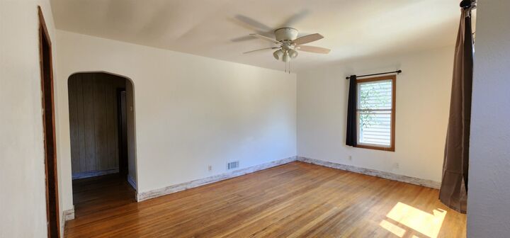 Property Photo:  815 (Th Ave NE  ND 58703 