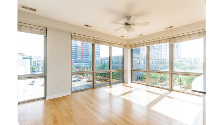 Property Photo:  2035 S Indiana Avenue 401  IL 60616 