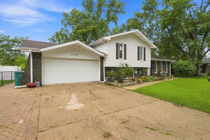Property Photo: 1215 Devonshire Drive IL 60435