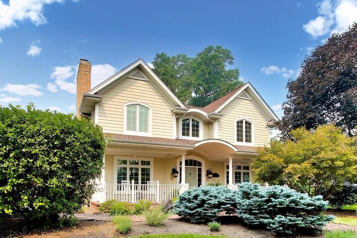 Property Photo: 1600 N Vail Avenue IL 60004