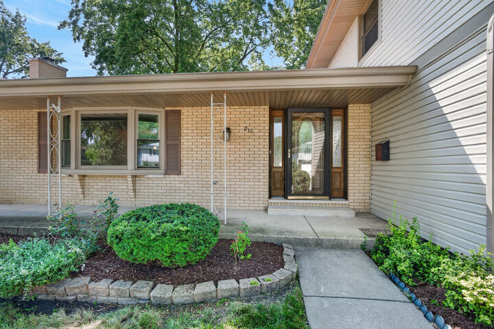 Property Photo:  