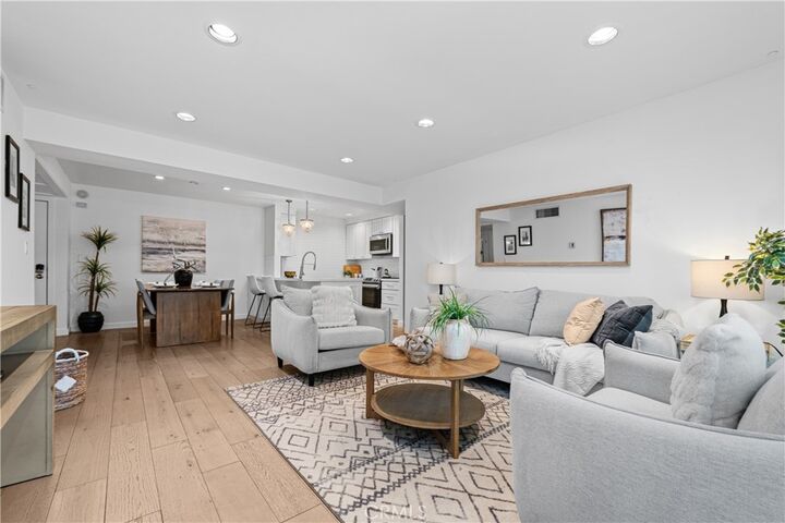Property Photo:  5257 Radford Ave 101  CA 91607 