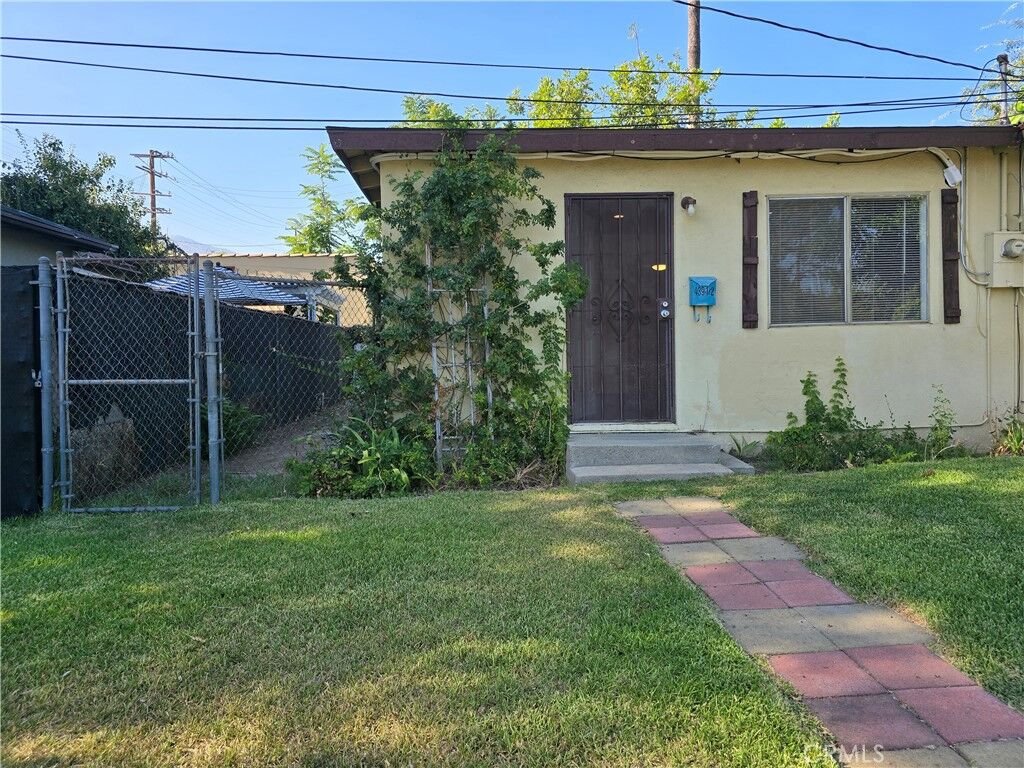Property Photo:  439 1/2 W Walnut  CA 91016 