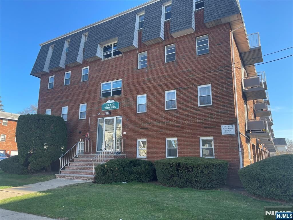 Property Photo:  125 Lawrence Street 1A  NJ 07601 