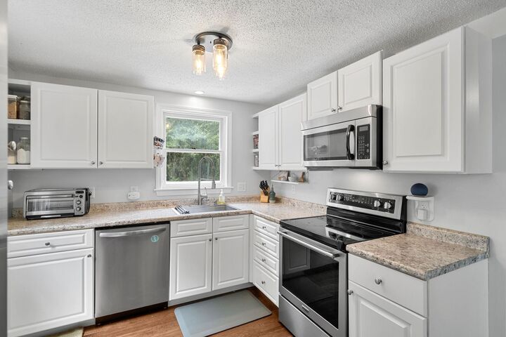 Property Photo: 19 Lincoln Drive NH 03290