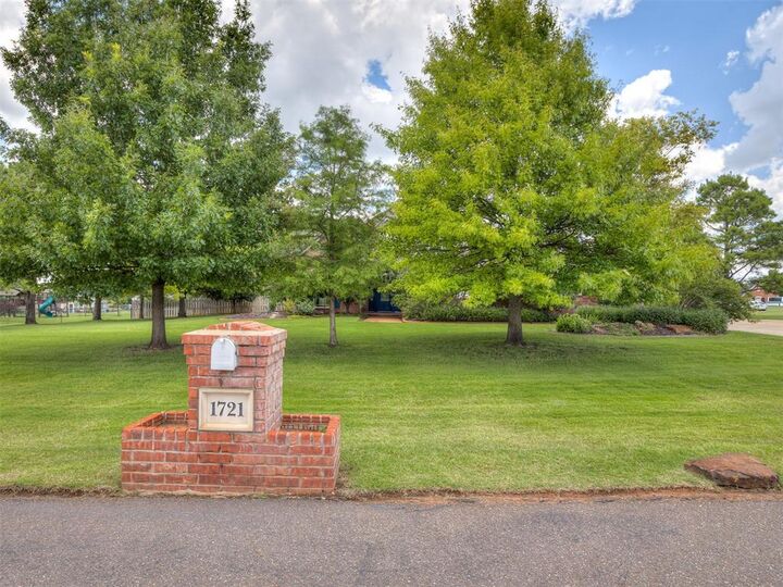 Property Photo:  1721 Graces Terrace  OK 73025 