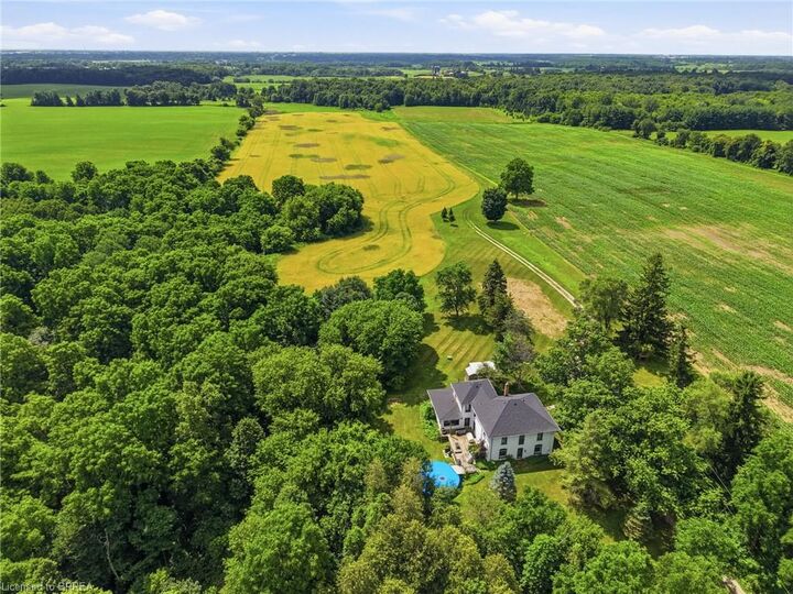 Property Photo:  