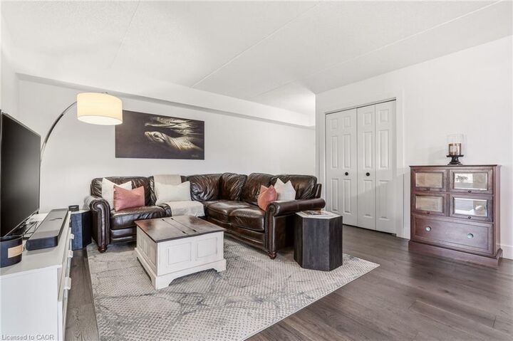 Property Photo:  