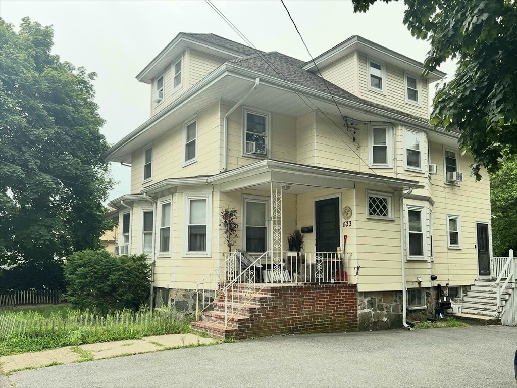 Property Photo:  533-535 Main St 533  MA 02180 