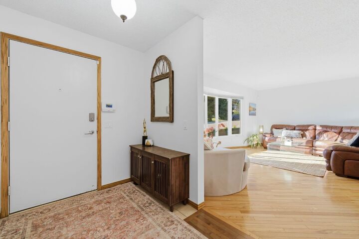 Property Photo:  6016 Dalcastle Crescent NW  AB T3A 1S4 