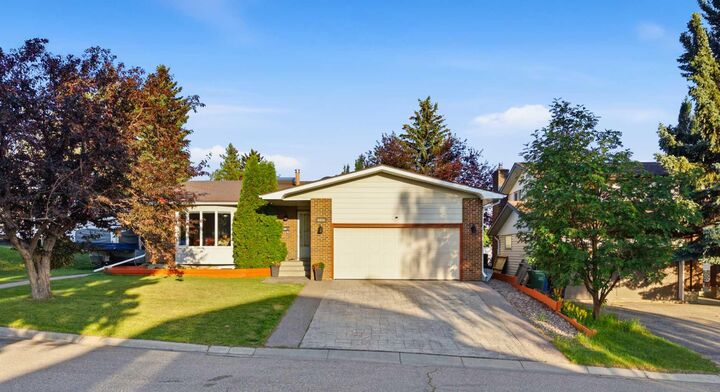 Property Photo: 6016 Dalcastle Crescent NW AB T3A 1S4