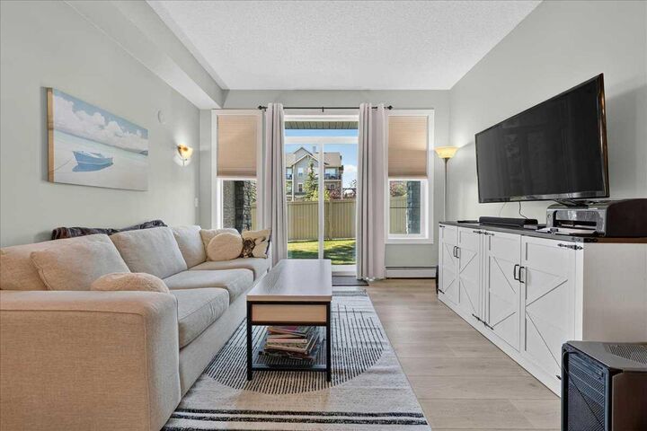 Property Photo: 211 Aspen Stone Boulevard SW 2103 AB T3H 5E3