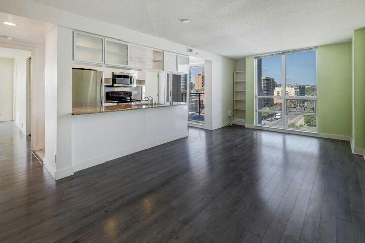 Property Photo:  1110 11 Street SW 704  AB T2R 1P1 