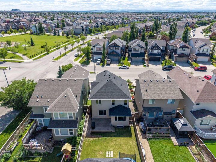 Property Photo: 277 Brightonwoods Gardens SE AB T2Z 0T4