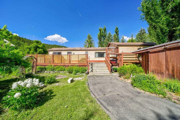 Property Photo:  5670 16 Avenue  AB T0K 0M0 