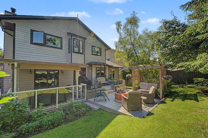 Property Photo: 75 Deerbrook Road SE AB T2J 6G5