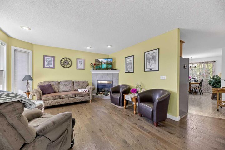 Property Photo:  1514 Mary Place  AB T0M 0W0 