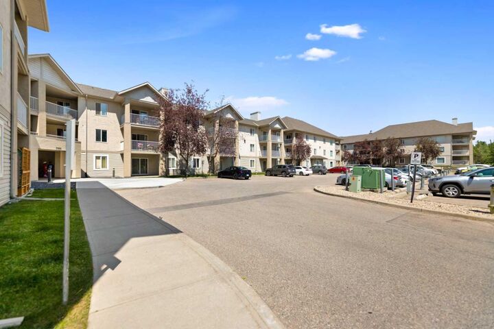 Property Photo: 3000 Citadel Meadow Point NW 318 AB T3G 5N5