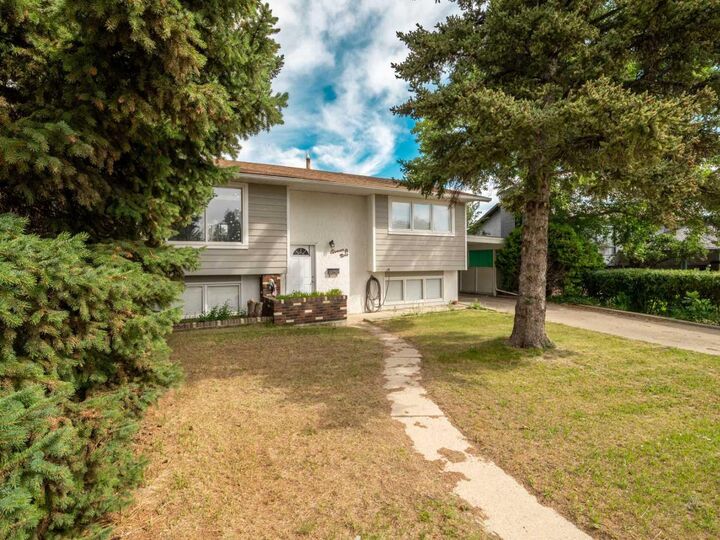 Property Photo:  1109 Lakemount Boulevard S  AB T1K 3S4 