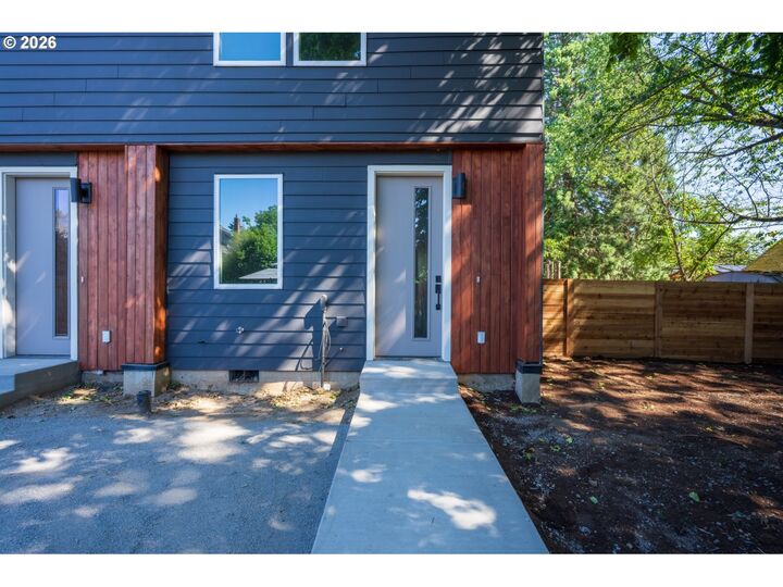 Property Photo:  5122 SE 66th Ave  OR 97206 