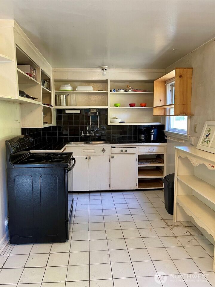 Property Photo: 5942 37th Avenue SW WA 98126