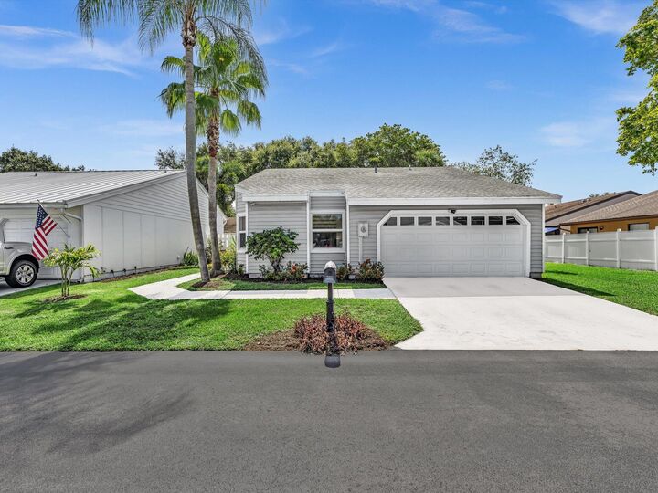 Property Photo: 8 Hawthorne Lane FL 33426