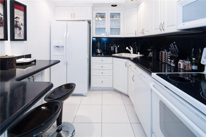 Property Photo: 20379 W Country Club Drive W 638 FL 33180