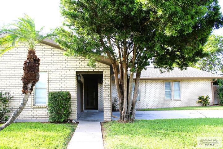 Property Photo:  1209 E Williamson Ave  TX 78550 