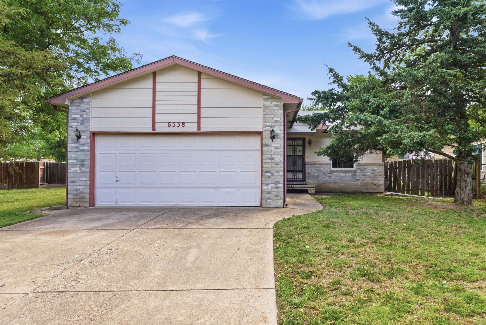 Property Photo: 6538 N Longmont St KS 67219