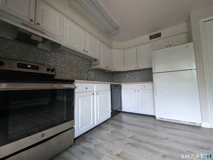 Property Photo:  2 Loveland Hill Road I2  CT 06066 