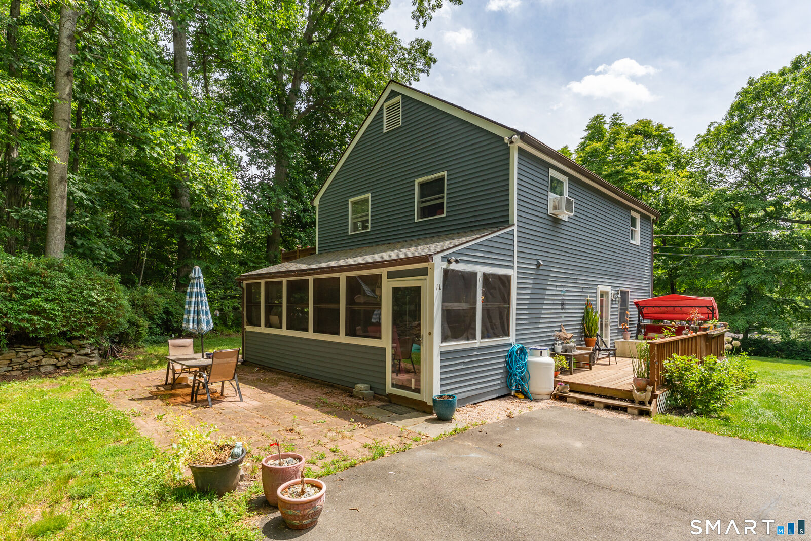 Property Photo: 11 Jamaica Road CT 06413