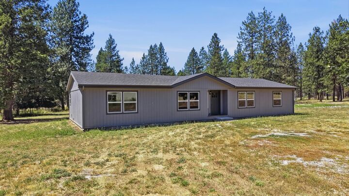 Property Photo: 3311 E Oregon Rd WA 99009