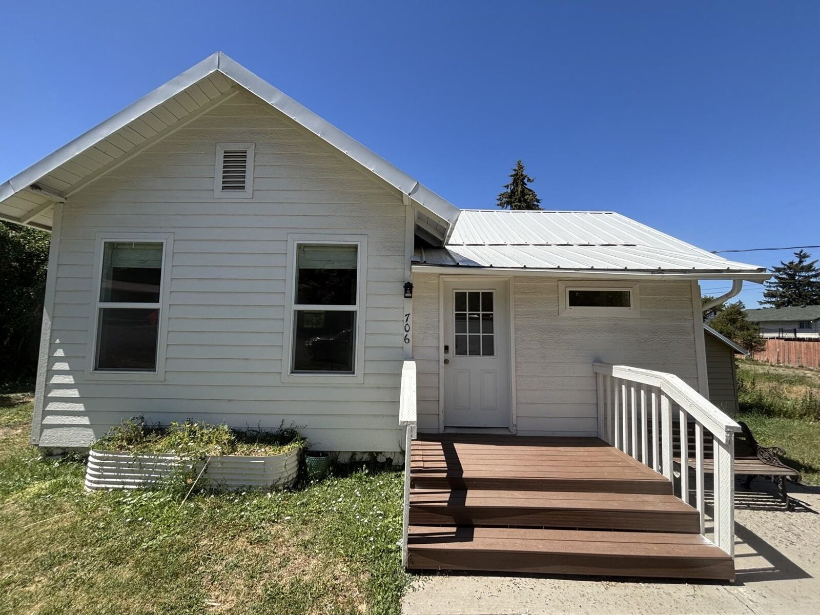 Property Photo:  706 11th St  WA 99122 